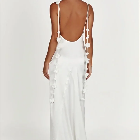 Meshki Elenora Backless White Dress - Picture 6 of 8